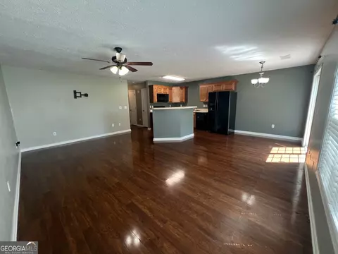 Living - 304 Baileys Way, Lagrange, GA 30241 photo 2 of 4