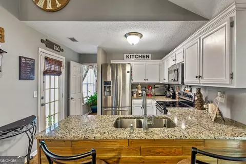 Kitchen - 462 River Rd, Concord, GA 30206 photo 2 of 3
