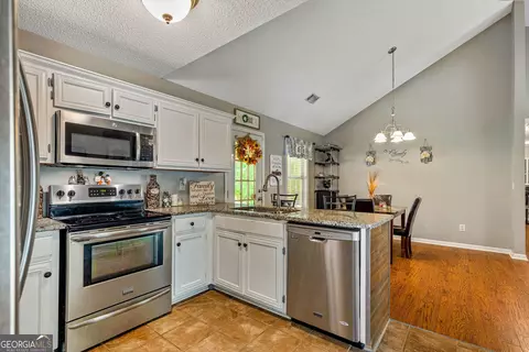 Kitchen - 462 River Rd, Concord, GA 30206 photo 3 of 3