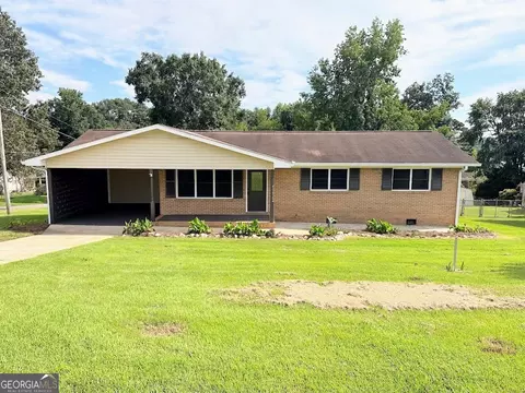 1422 Clairmont Dr, Weaver, AL 36277