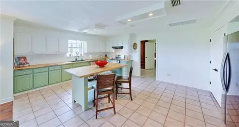 Kitchen - 91 Cane Cir, Nahunta, GA 31553 photo 3 of 5
