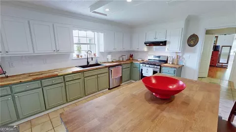 Kitchen - 91 Cane Cir, Nahunta, GA 31553 photo 4 of 5