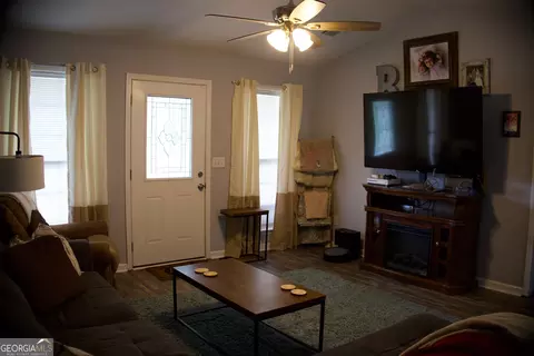 Entry Way - 349 Skyline Blvd, Lyons, GA 30436 photo 2 of 2