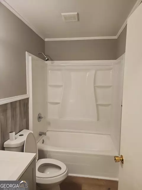 Bath - 59 Sunset Ln, Toccoa, GA 30577 photo 3 of 4