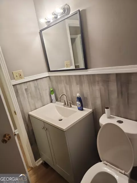Bath - 59 Sunset Ln, Toccoa, GA 30577 photo 2 of 4