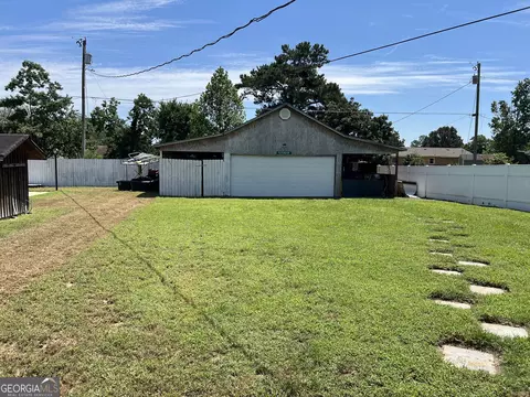 Exterior - 407 Oasis Dr, Dublin, GA 31021 photo 11 of 12
