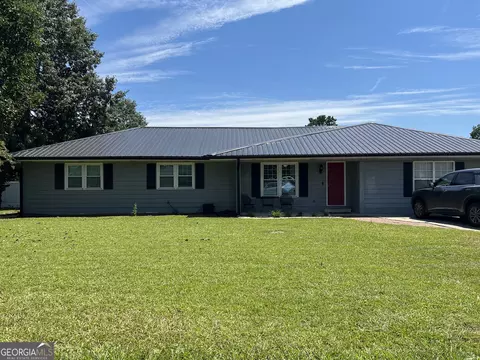 Exterior - 407 Oasis Dr, Dublin, GA 31021 photo 2 of 12