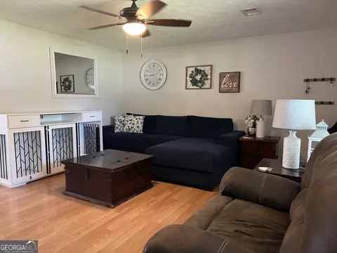 Living - 407 Oasis Dr, Dublin, GA 31021 photo 2 of 3