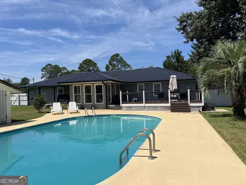 Exterior - 407 Oasis Dr, Dublin, GA 31021 photo 9 of 12