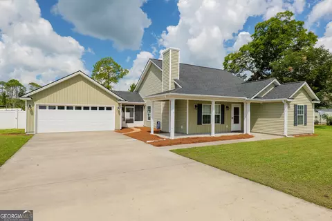 134 Pine St, Ray City, GA 31645