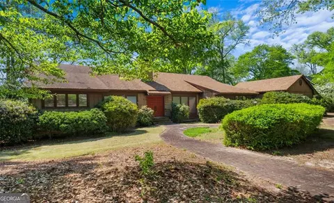 425 Audubon Cir, Griffin, GA 30223