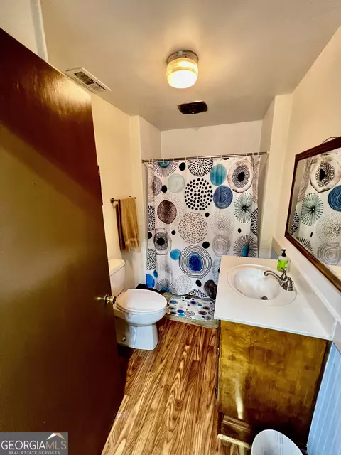 Bath - 134 E Virginia Ave, Macon, GA 31217 photo 5 of 6