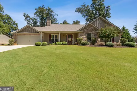 701 Cambridge Farms Dr, Hoschton, GA 30548