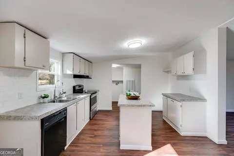 Kitchen - 394 Birch Rd, Franklin, GA 30217 photo 1 of 4