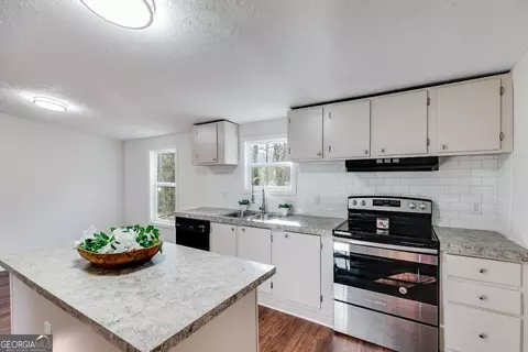 Kitchen - 394 Birch Rd, Franklin, GA 30217 photo 3 of 4
