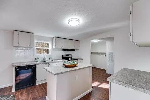 Kitchen - 394 Birch Rd, Franklin, GA 30217 photo 4 of 4