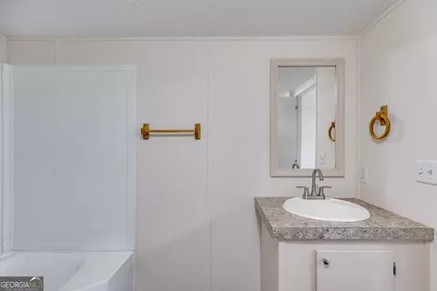 Bath - 394 Birch Rd, Franklin, GA 30217 photo 1 of 2