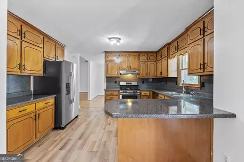Kitchen - 100 Turner Creek Dr, Hampton, GA 30228 photo 3 of 3