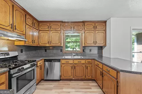 Kitchen - 100 Turner Creek Dr, Hampton, GA 30228 photo 2 of 3