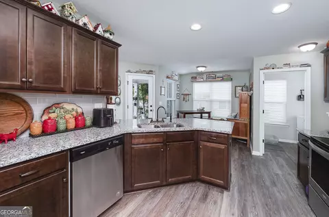 Kitchen - 339 Stane Brook Ct, Jackson, GA 30233 photo 3 of 3