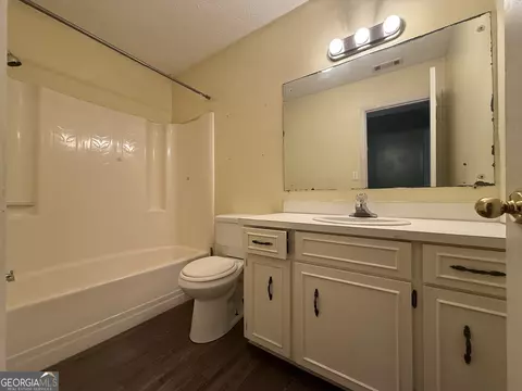 Bath - 121 125 Lafayette Ct, Lagrange, GA 30241 photo 1 of 1