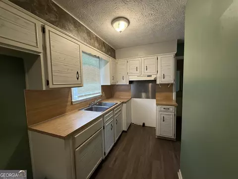 Kitchen - 121 125 Lafayette Ct, Lagrange, GA 30241 photo 1 of 2