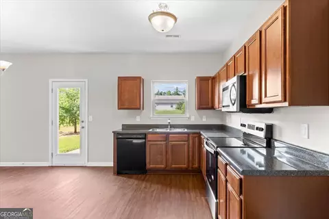Kitchen - 171 Biscayne Ter, Hampton, GA 30228 photo 1 of 2