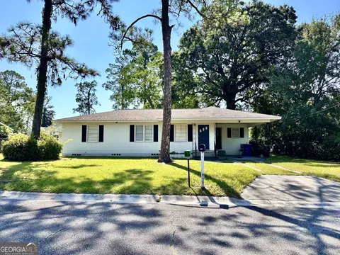 2202 Pioneer St, Waycross, GA 31501