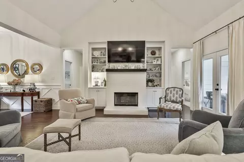 Living - 1142 Beeks Rd, Williamson, GA 30292 photo 2 of 3