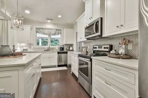 Kitchen - 1142 Beeks Rd, Williamson, GA 30292 photo 3 of 6
