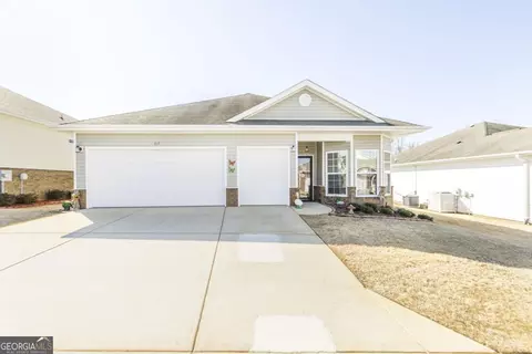 315 Pebble Beach Dr, Perry, GA 31069