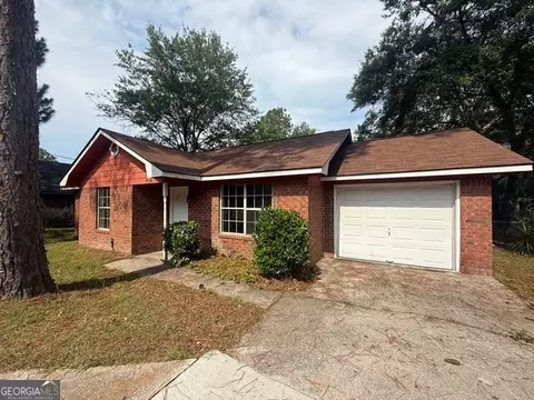 936 Pineland Ave, Hinesville, GA 31313