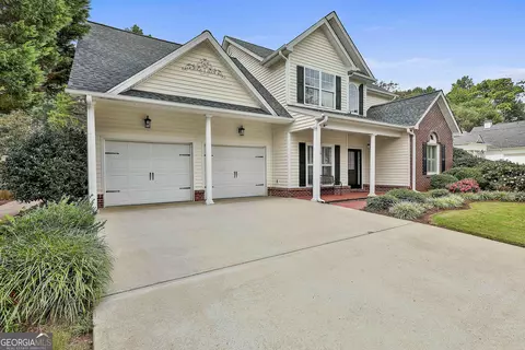 30 Oak Shores Dr SE, Newnan, GA 30265