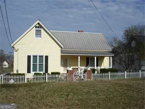 17 Poplar St, Porterdale, GA 30014