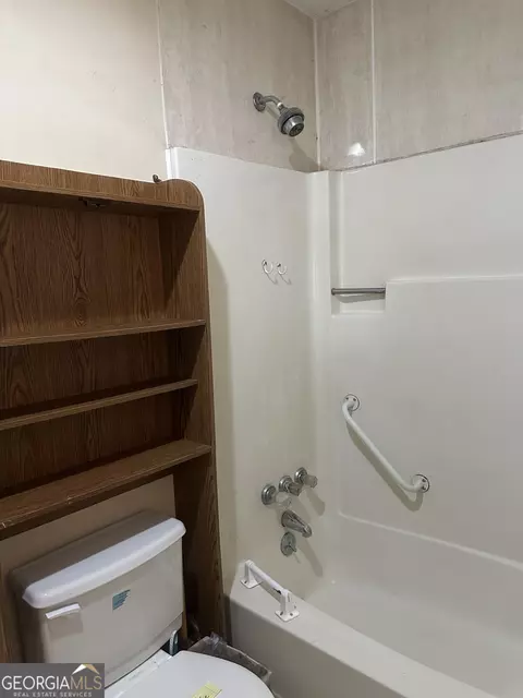 Bath - 421 Chase Cir, Cornelia, GA 30531 photo 2 of 4