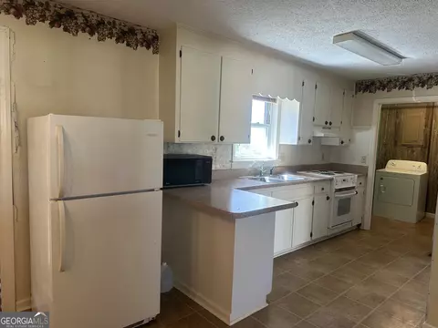 Kitchen - 421 Chase Cir, Cornelia, GA 30531 photo 1 of 1