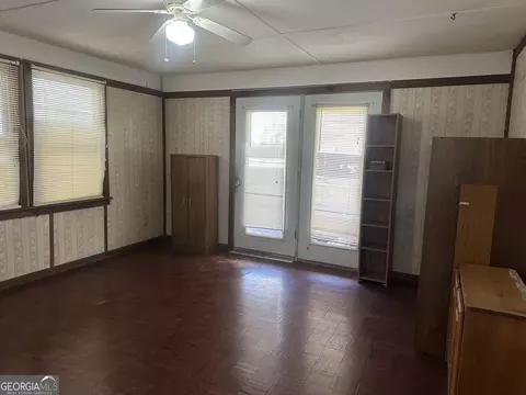 Living - 421 Chase Cir, Cornelia, GA 30531 photo 2 of 3