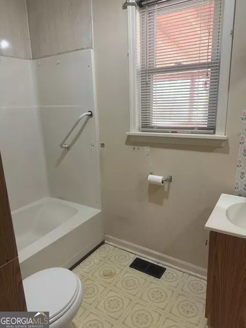 Bath - 421 Chase Cir, Cornelia, GA 30531 photo 4 of 4
