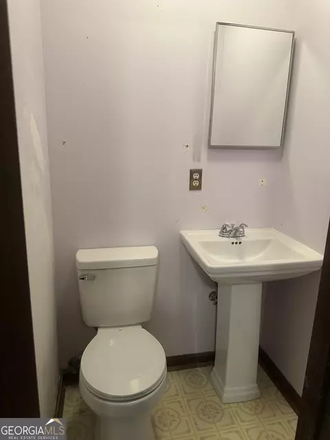 Bath - 421 Chase Cir, Cornelia, GA 30531 photo 1 of 4