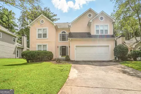 140 Glen Holly Dr, Roswell, GA 30076