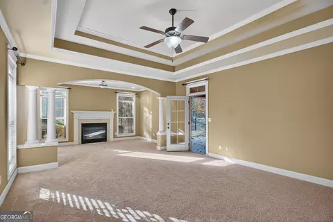 Living - 101 Riverbluff Dr, Lagrange, GA 30240 photo 2 of 5