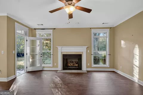 Living - 101 Riverbluff Dr, Lagrange, GA 30240 photo 4 of 5