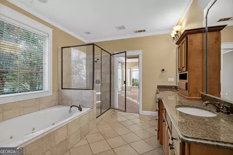 Bath - 101 Riverbluff Dr, Lagrange, GA 30240 photo 2 of 5