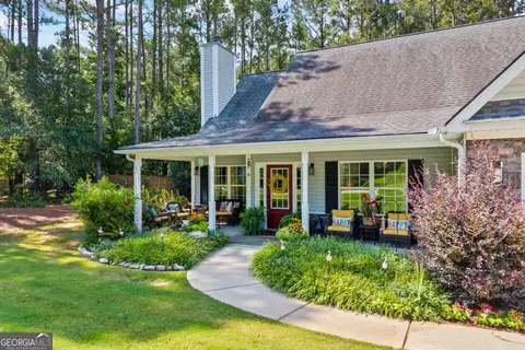 280 Laurel Ln, Social Circle, GA 30025