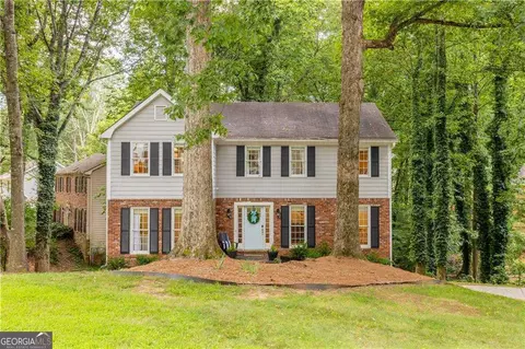 300 Spring Ridge Dr, Roswell, GA 30076