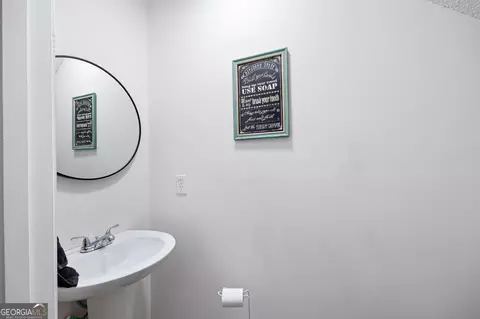 Bath - 7 Herschel Mize Dr, Cave Spring, GA 30124 photo 5 of 6