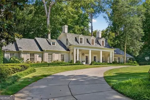 3673 Castlegate Dr NW, Atlanta, GA 30327