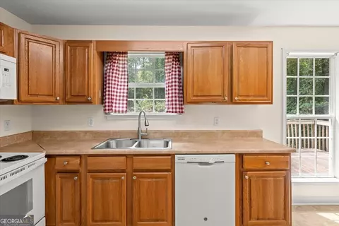 Kitchen - 173 Bartlett Cir, Bowdon, GA 30108 photo 3 of 3