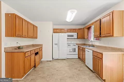 Kitchen - 173 Bartlett Cir, Bowdon, GA 30108 photo 1 of 3