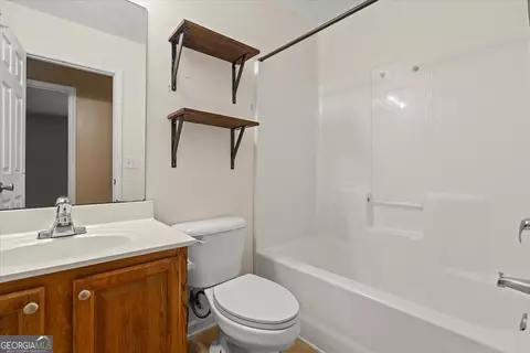 Bath - 173 Bartlett Cir, Bowdon, GA 30108 photo 3 of 3